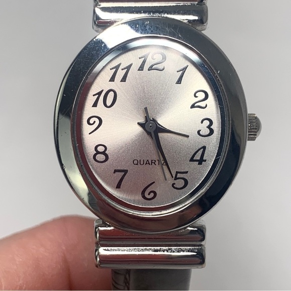 Women’s Analog Wristwatch Stainless Steel Bracelet Band Hinged Closure Quartz - Picture 10 of 10